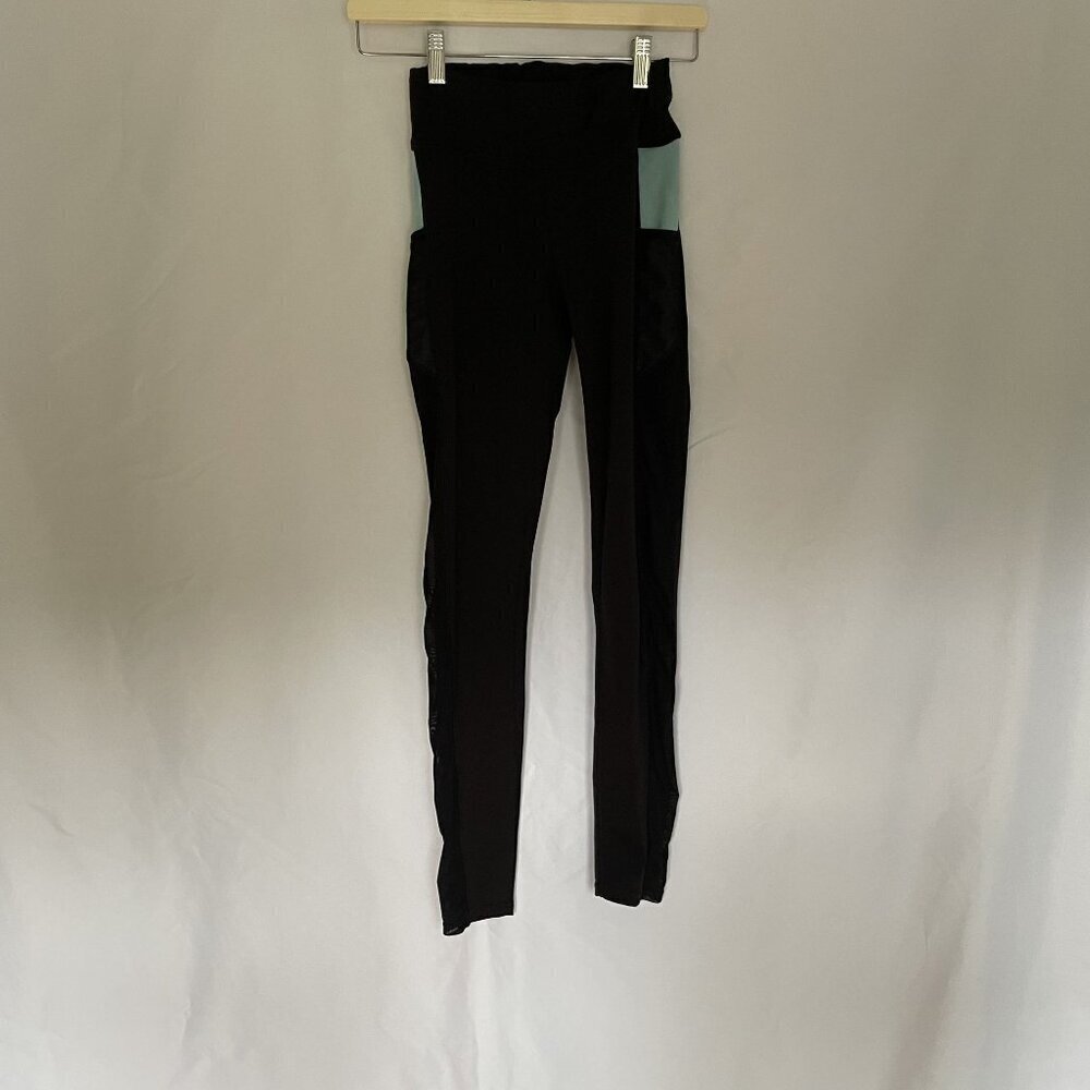 PopFit High-Waisted Black and Green Leggings With‎ Side Pockets & Mesh Panels